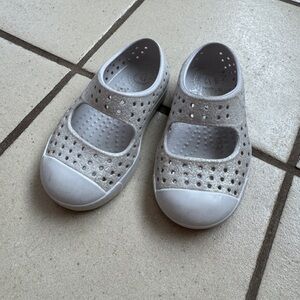 Native Toddler Jefferson Juniper Slip On ShoeS Silver Sparkle